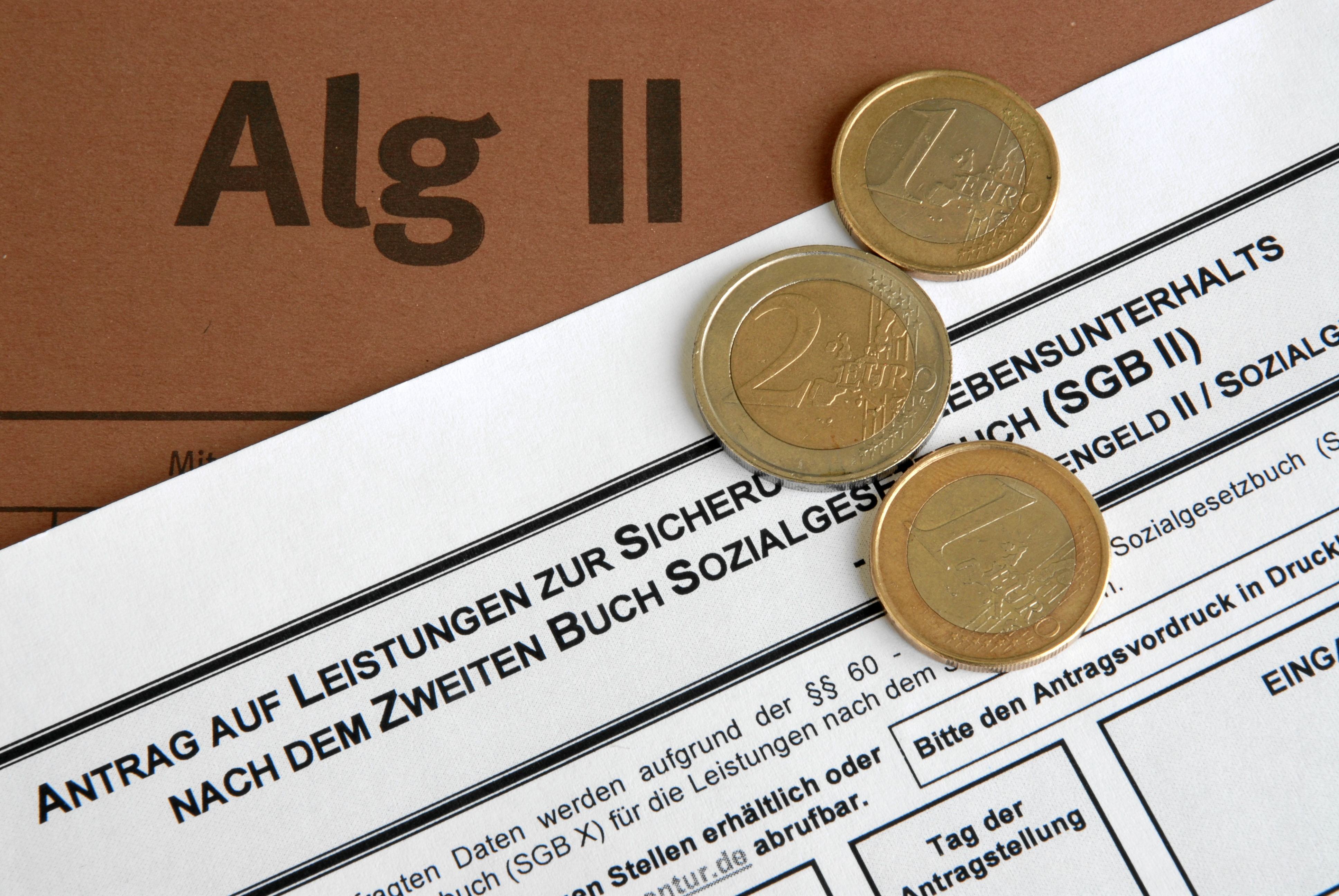 ALG II Antrag mit Euro-Münzen