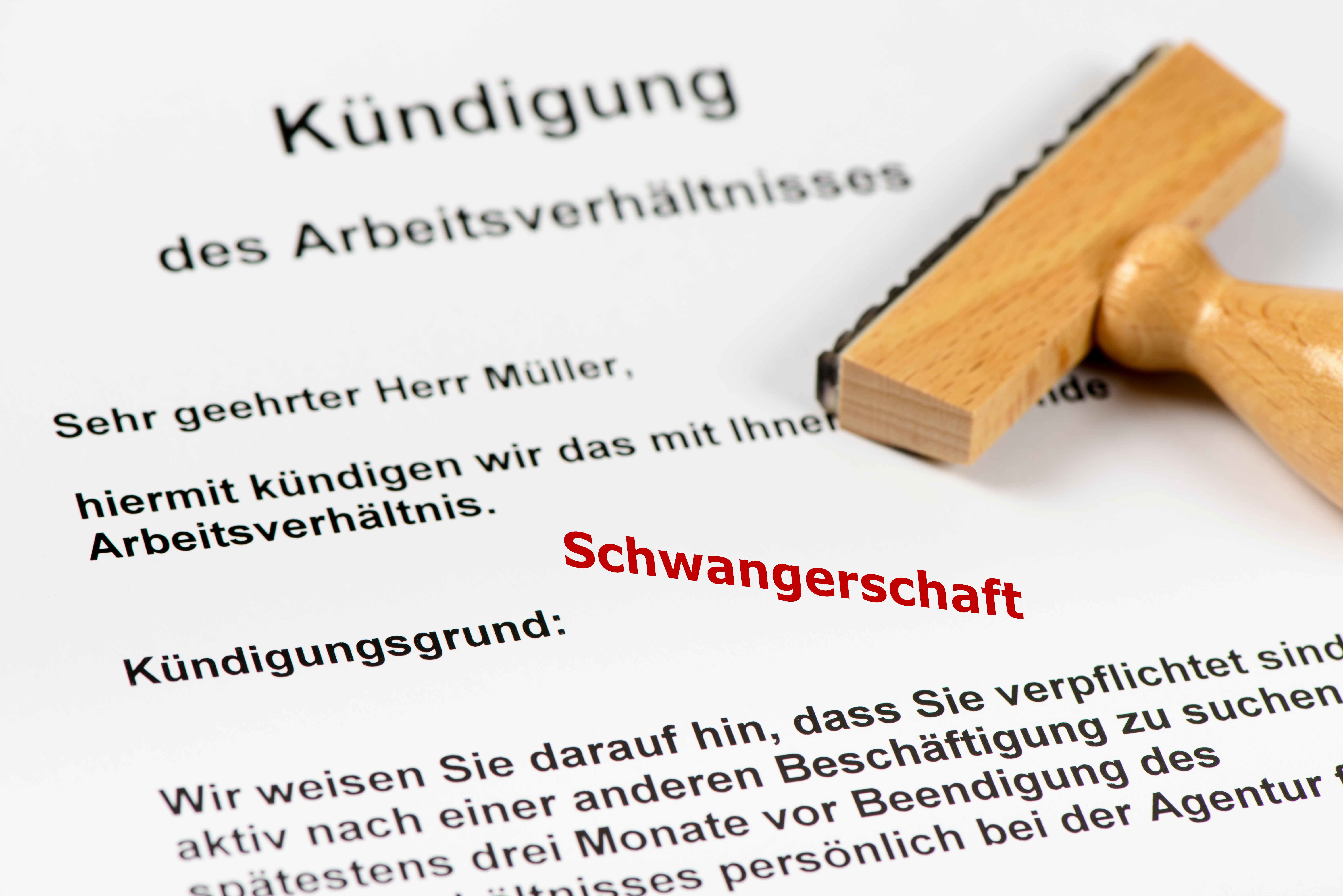 Kündigungsschreiben mit Stempel Schwangerschaft